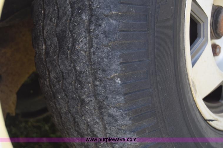 image for item J7024 1989 Chevrolet C1500 pickup truck