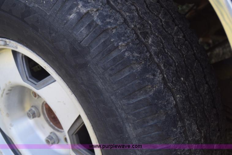 image for item J7024 1989 Chevrolet C1500 pickup truck