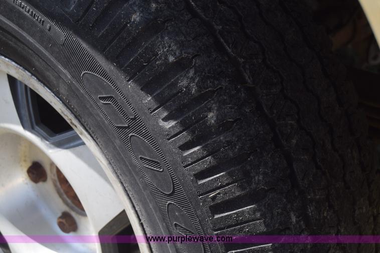 image for item J7024 1989 Chevrolet C1500 pickup truck