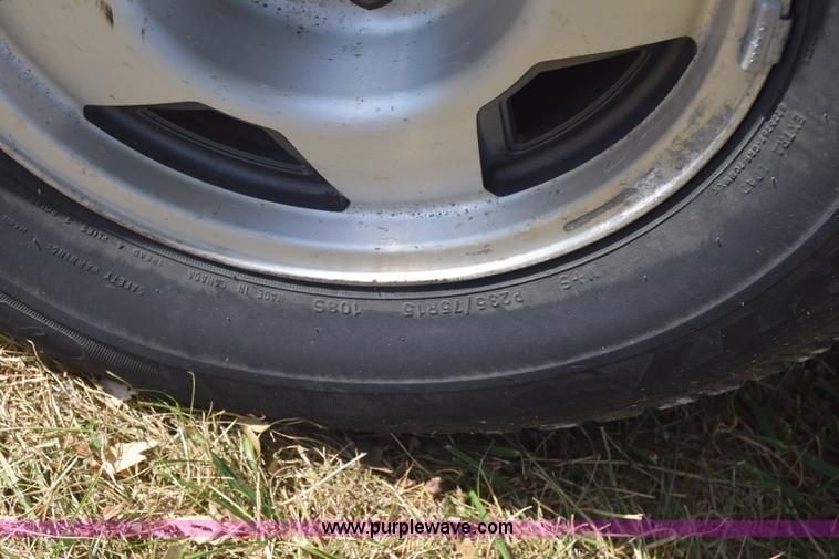 image for item J7024 1989 Chevrolet C1500 pickup truck