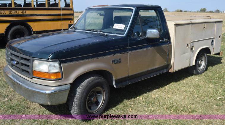 image for item J7025 1993 Ford F150 utility pickup truck