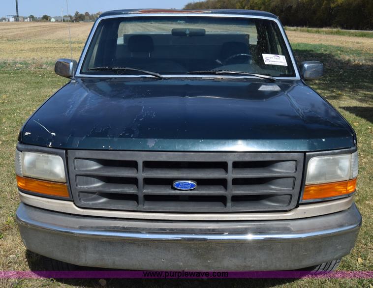 image for item J7025 1993 Ford F150 utility pickup truck