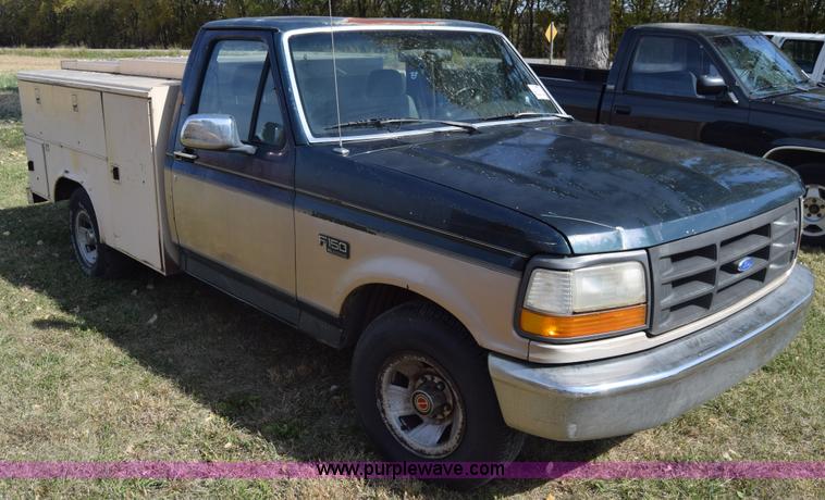 image for item J7025 1993 Ford F150 utility pickup truck
