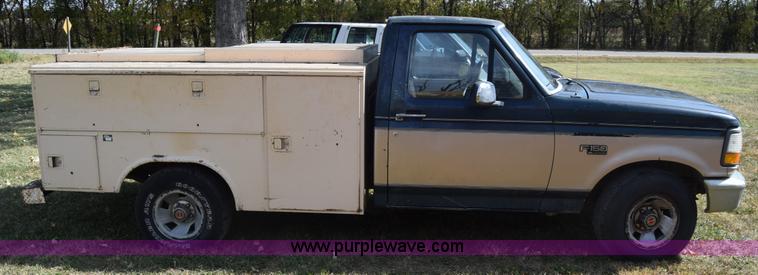 image for item J7025 1993 Ford F150 utility pickup truck