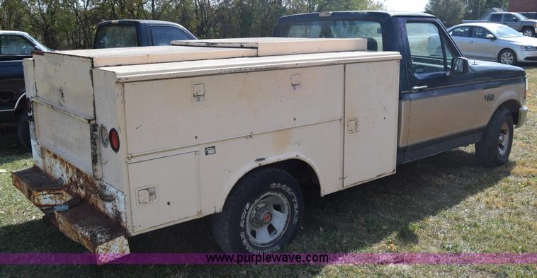 image for item J7025 1993 Ford F150 utility pickup truck