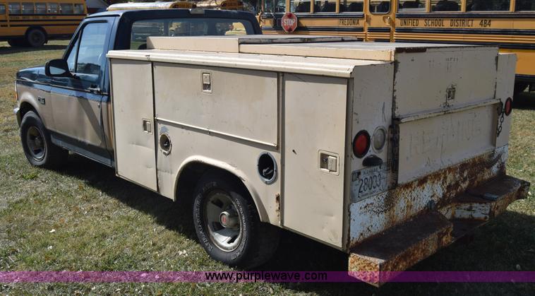 image for item J7025 1993 Ford F150 utility pickup truck