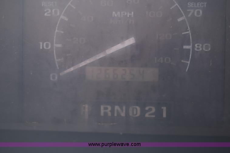 image for item J7025 1993 Ford F150 utility pickup truck