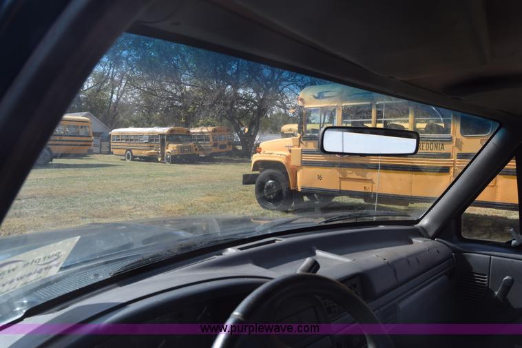 image for item J7025 1993 Ford F150 utility pickup truck