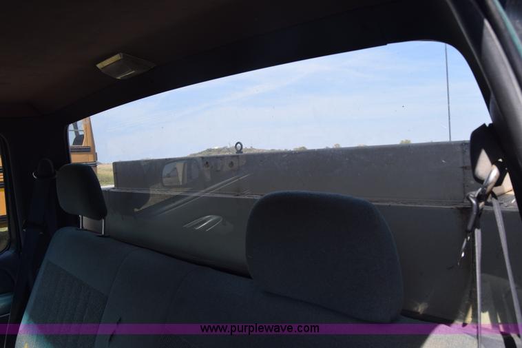 image for item J7025 1993 Ford F150 utility pickup truck