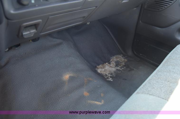 image for item J7025 1993 Ford F150 utility pickup truck