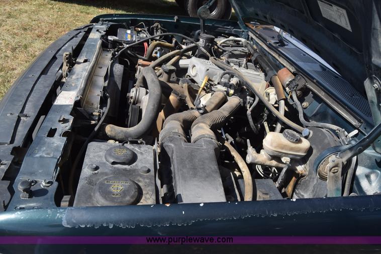 image for item J7025 1993 Ford F150 utility pickup truck