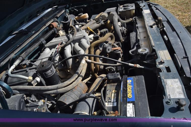 image for item J7025 1993 Ford F150 utility pickup truck