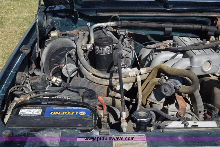 image for item J7025 1993 Ford F150 utility pickup truck