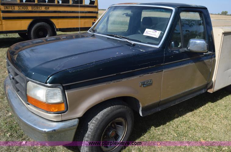image for item J7025 1993 Ford F150 utility pickup truck