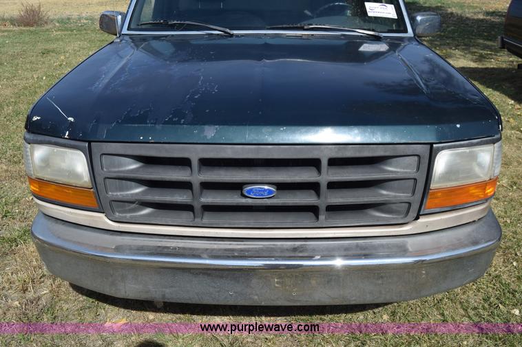 image for item J7025 1993 Ford F150 utility pickup truck