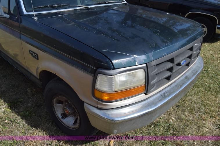 image for item J7025 1993 Ford F150 utility pickup truck