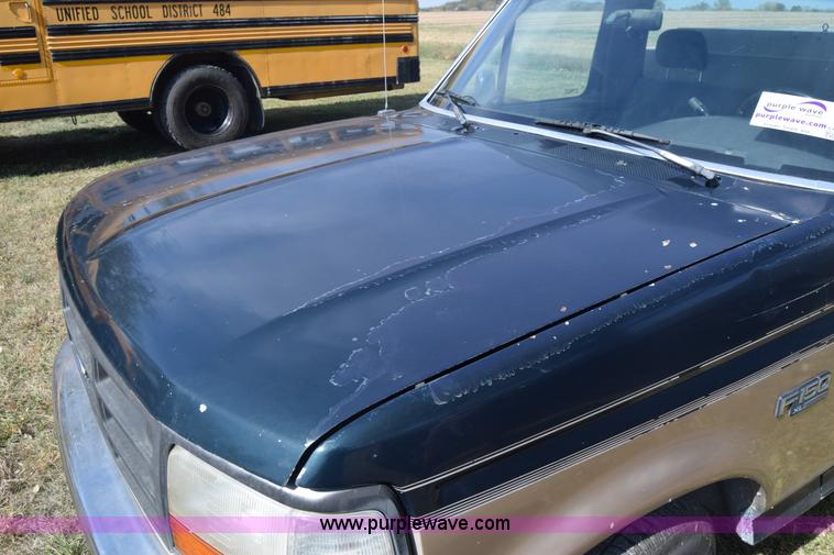 image for item J7025 1993 Ford F150 utility pickup truck