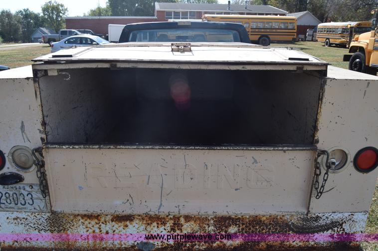 image for item J7025 1993 Ford F150 utility pickup truck