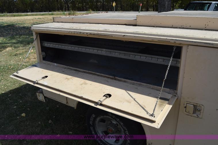 image for item J7025 1993 Ford F150 utility pickup truck