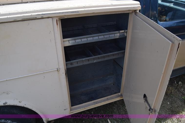 image for item J7025 1993 Ford F150 utility pickup truck