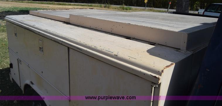 image for item J7025 1993 Ford F150 utility pickup truck