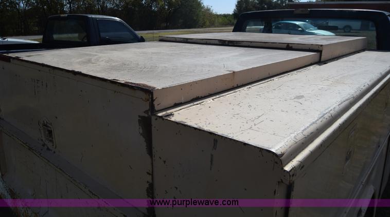 image for item J7025 1993 Ford F150 utility pickup truck