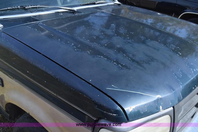 image for item J7025 1993 Ford F150 utility pickup truck