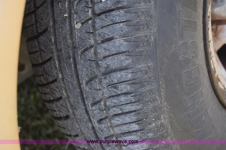 image for item J7025 1993 Ford F150 utility pickup truck