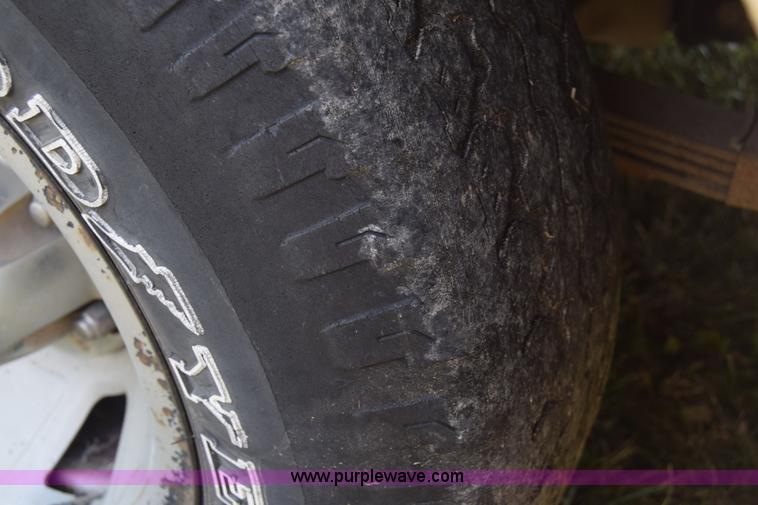 image for item J7025 1993 Ford F150 utility pickup truck