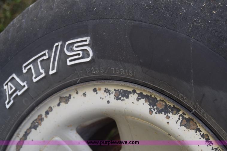 image for item J7025 1993 Ford F150 utility pickup truck