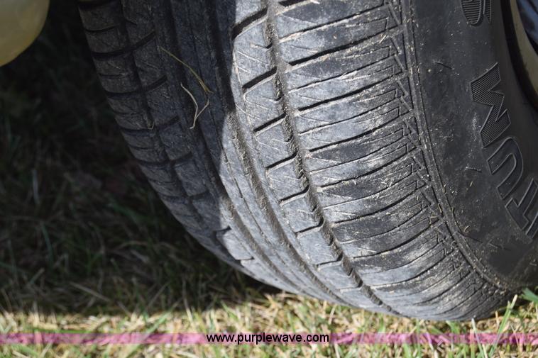 image for item J7025 1993 Ford F150 utility pickup truck