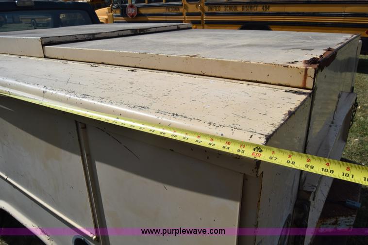 image for item J7025 1993 Ford F150 utility pickup truck