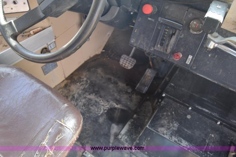 image for item J7026 1995 Chevrolet Blue Bird school bus