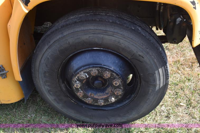 image for item J7026 1995 Chevrolet Blue Bird school bus