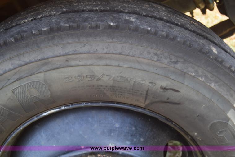 image for item J7026 1995 Chevrolet Blue Bird school bus