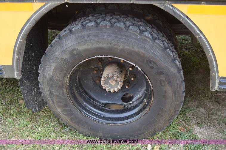 image for item J7026 1995 Chevrolet Blue Bird school bus