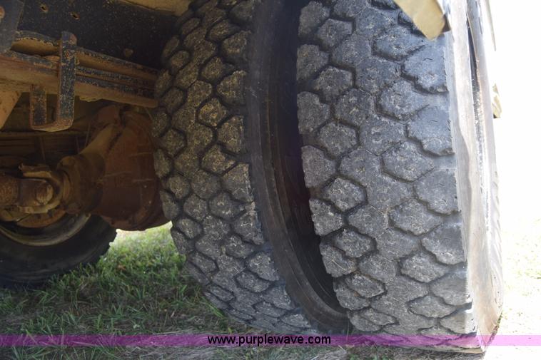 image for item J7026 1995 Chevrolet Blue Bird school bus