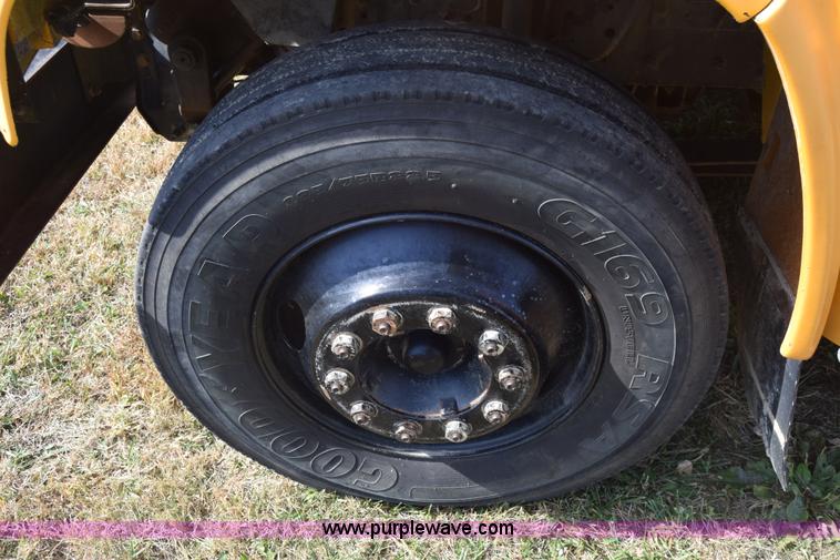 image for item J7026 1995 Chevrolet Blue Bird school bus