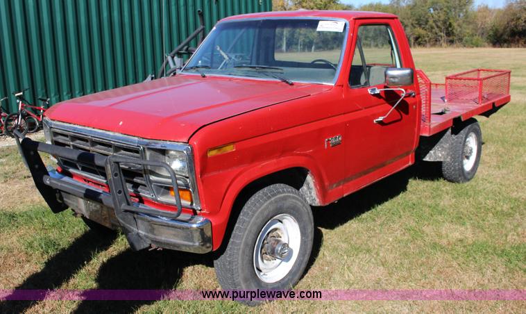 image for item J7499 1984 Ford F350 flatbed pickup truck