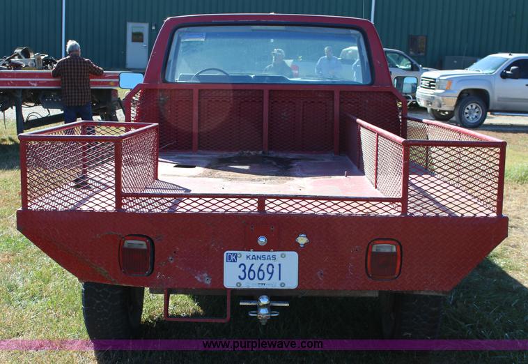 image for item J7499 1984 Ford F350 flatbed pickup truck