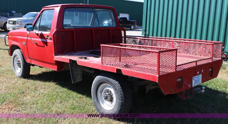 image for item J7499 1984 Ford F350 flatbed pickup truck