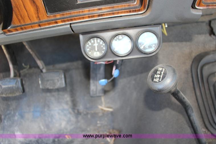 image for item J7499 1984 Ford F350 flatbed pickup truck