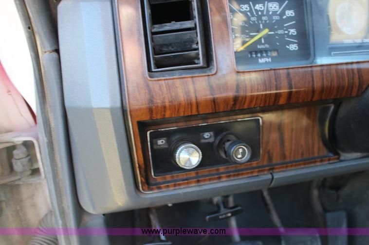 image for item J7499 1984 Ford F350 flatbed pickup truck