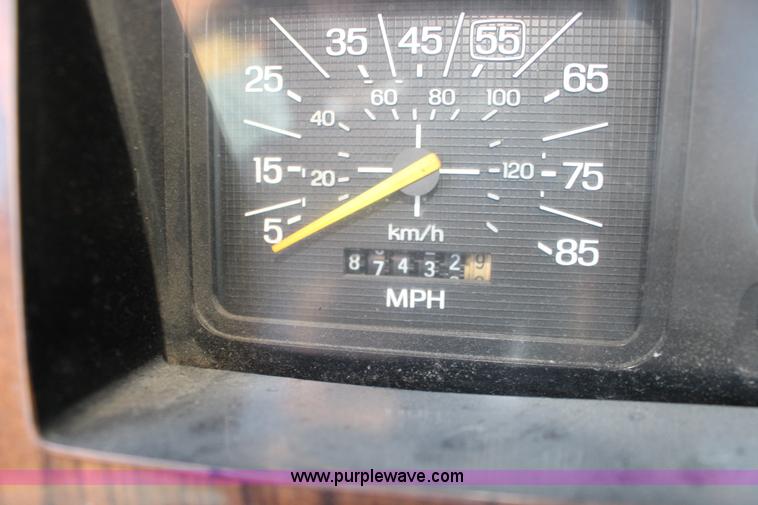 image for item J7499 1984 Ford F350 flatbed pickup truck