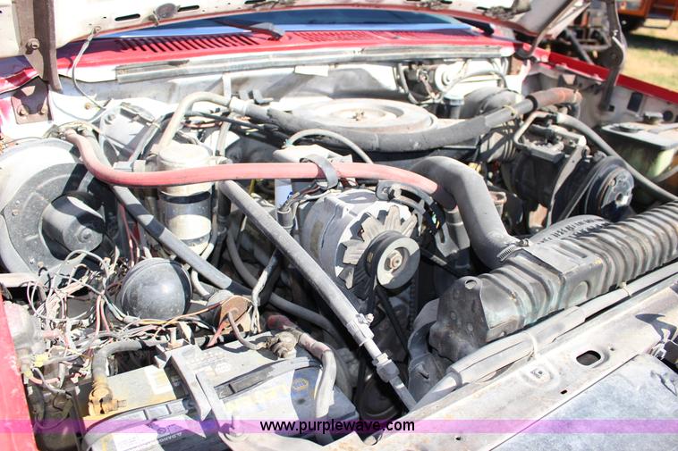 image for item J7499 1984 Ford F350 flatbed pickup truck