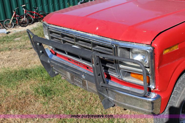 image for item J7499 1984 Ford F350 flatbed pickup truck