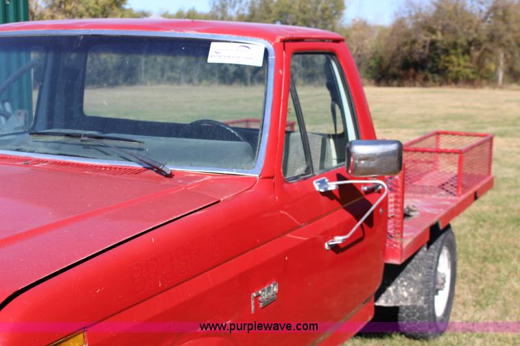 image for item J7499 1984 Ford F350 flatbed pickup truck