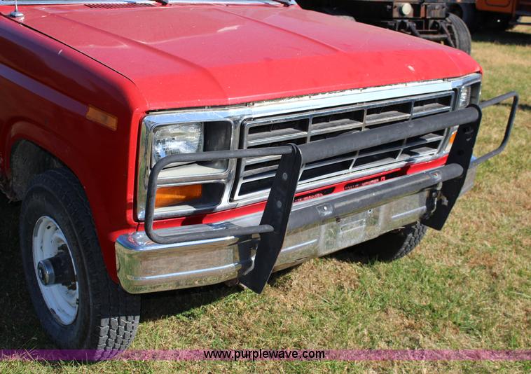 image for item J7499 1984 Ford F350 flatbed pickup truck
