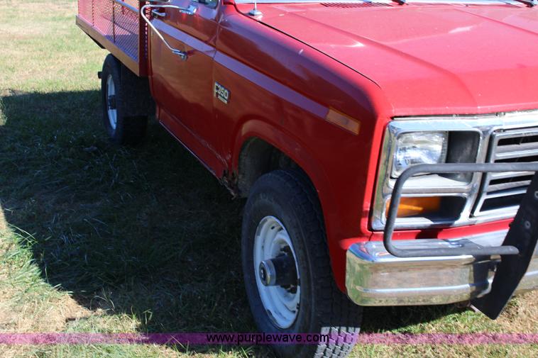 image for item J7499 1984 Ford F350 flatbed pickup truck