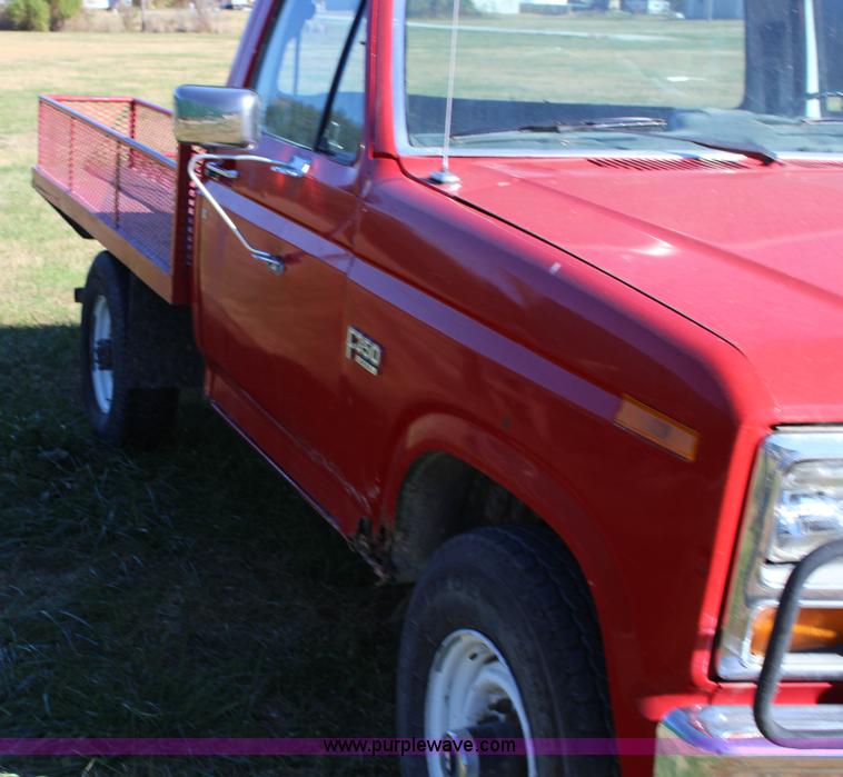 image for item J7499 1984 Ford F350 flatbed pickup truck